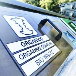 Trijezični zabojniki v Miljah (OBČINA MILJE)