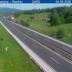 Odsek med Postojno in Razdrtim ob 15.19 (SPLETNA KAMERA DARS)
