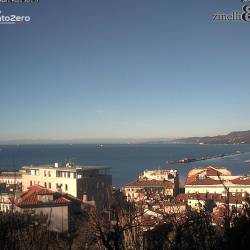 Pogled na Tržaški zaliv ob 11. uri (SPLETNA KAMERA RADIO PUNTO ZERO)