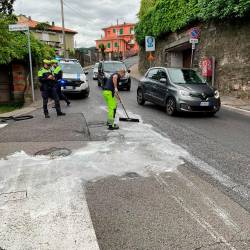 Specializirani delavci so odstranjevali spolzko snov (FOTODAMJ@N)