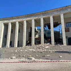 Porušeno poslopje (ANSA)