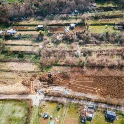 Za obdobje treh let bo občina oddala 45 vrtičkov, velikih od 25 do 35 kvadratnih metrov, ter osem visokih gred (EKOPER/FACEBOOK)