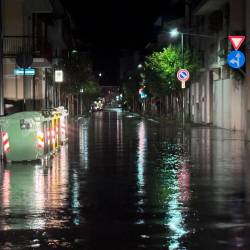 Morje je v Gradežu preplavilo nižje predele kopnega (CIVILNA ZAŠČITA GRADEŽ)