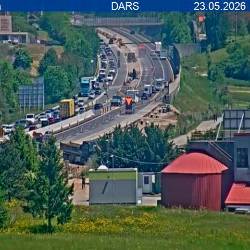 Primorska avtocesta, spletna kamera pri Postojni ob 12.45 (DARS)