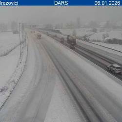 Log pri Brezovici na primorski avtocesti danes ob 15.52 (SPLETNA KAMERA DARS)