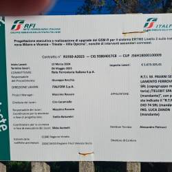 Na gradbišču so se pojavile oglasne table