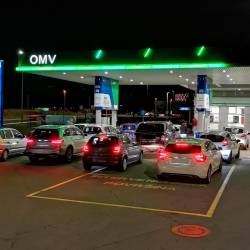 Opolnoči se bodo v Sloveniji zunaj avtocest rahlo pocenila pogonska goriva (FOTODAMJ@N)