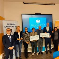 Stanovska organizacija Confcommercio je včeraj uradno predala Skladu Mitja Čuk in fundaciji Monticolo &amp; Foti izkupiček 44. gala večera Buon Anno Trieste 2026 (CONCOMMERCIO TRIESTE)