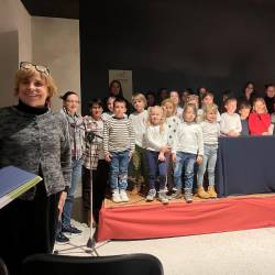 Skupinska fotografija vseh nastopajočih (K.F.)