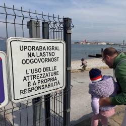 Primer dobre prakse z dvojezičnimi napisi