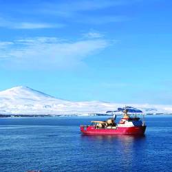 Tržaški ledolomilec Laura Bassi v antarktičnih vodah (ARHIV)