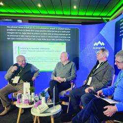 Z leve Michelangelo Agrusti, Fabio Pahor, Franco Scolari in Fabrizio Polojaz