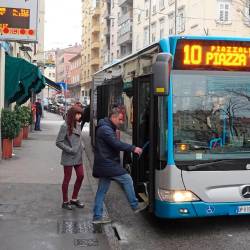 Vozni red avtobusov bo prirejen šolskim počitnicam (ARHIV)