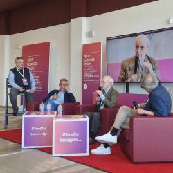 Z leve: novinar Fabrizio Brancoli, Bogdan Tanjević, Dan Peterson in Roberto Degrassi