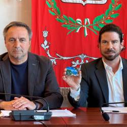 Župan Igor Gabrovec in podžupan Mitja Petelin s kartico EcoCARD (OBČINA DEVIN-NABREŽINA)