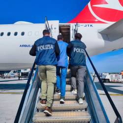 Moškega so izgnali iz države (POLICIJA)