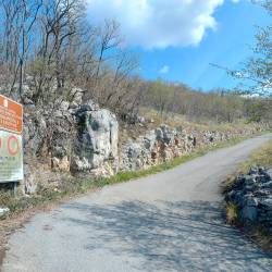 Vojaško cesto bi uredili za pohodnike in kolesarje (EZTS GO)