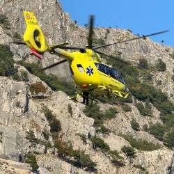 Helikopter med reševanjem v Dolini Glinščice (CNSAS FVG)