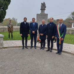 Po polaganju vencev k spomeniku slovenskim vojakom (D.R.)