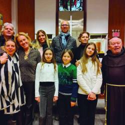 Tržaška delegacija Glasbene matice in njihovi gostitelji v New Yorku (ROBI POREDOŠ/STA)