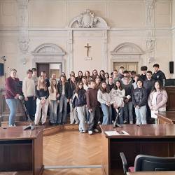 Učenke in učenci šole Trinko po simulaciji procesa na goriškem sodišču (FOTO VŠ. GORICA)