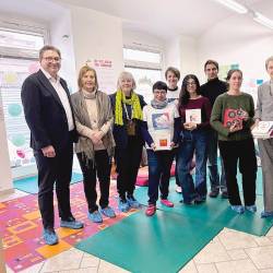 Na srečanju so bili prisotni pobudniki in pokrovitelji, ki so podarili knjige