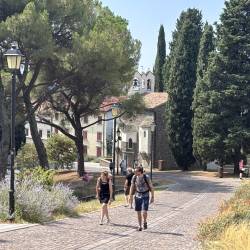 Veliko turistov svoj obisk začne z ogledom goriškega gradu (FOTO E.S.)