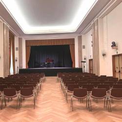 V obnovljeni Beethovnovi dvorani je 200 sedežev