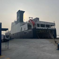 Na ladjo Dardanelles Seaways naj bi natovorili vojaško opremo za zvezo Nato