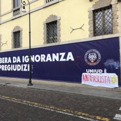 Sindikat CGIL in študentje videmske univerze so prekrili neonacistični zapis