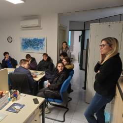 Dijaki v redakciji (FOTO D.R.)