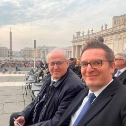 Z leve goriški in novogoriški župan Rodolfo Ziberna in Samo Turel na Trgu sv. Petra (MESTNA OBČINA NOVA GORICA)