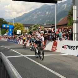 Tadej je bil najhitrejši v ciljnem sprintu skupine štirih kolesarjev (TOUR DE ROMANDIE/FACEBOOK)