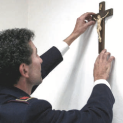 Naklonjenost prisotnosti razpela v šolah in javnih uradih je precejšnja (ANSA)