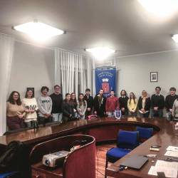 Na občini Mlade občanke in občani z županjo Monico Hrovatin in odbornico Martino Budin (OBČINA ZGONIK)