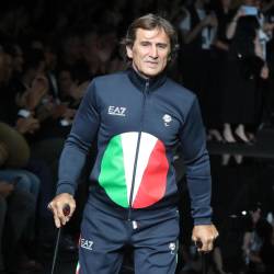 Dirkač Alex Zanardi je po šestih letih boja s posledicami prometne nesreče preminil pri 59 letih