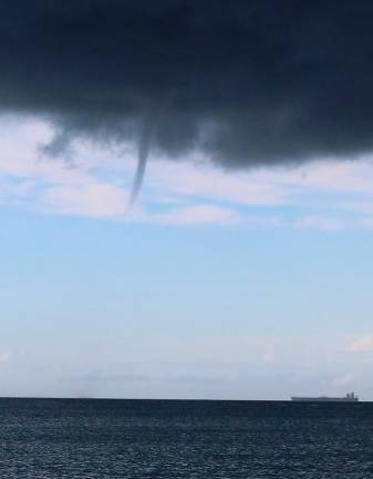 Dopoldne vrtinec, zvečer toča