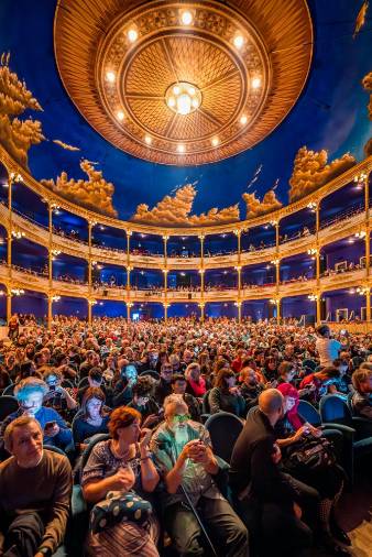 Številna publika včeraj v Rossettiju (FOTODAMJ@N)