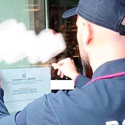 Za lokal v središču mesta je tržaška kvestorka odredila desetdnevno zaprtje, fotografija je simbolična (ARHIV)