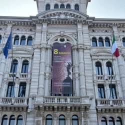 Pročelje Mestne hiše ob osmem marcu (Občina Trst)