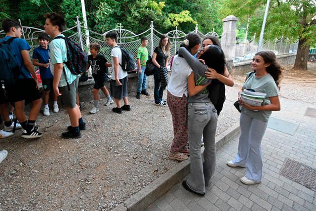 Za mnoge se je danes začel pouk (foto)