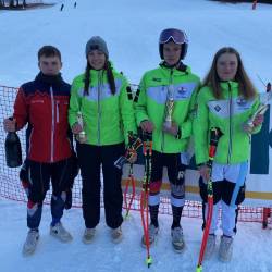 Lanski prvaki, z leve: Christian Taucer in Anja Sosič (absolutna prvaka), Gabriele Pauli in Ivana Presl (mladinska) FOTO E.P.