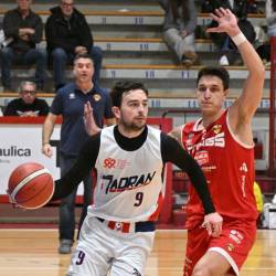Jadranov košarkar Iacopo Demarchi v akciji na tekmi proti Mantovi (FOTODAMJ@N)