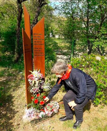 Spoštljiv poklon padlim ob 25. aprilu