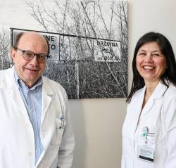 Jürgen Schleef, vodja Oddelka za otroško kirurgijo tržaške pediatrične bolnišnice Burlo Garofolo, in kirurginja Damiana Olenik