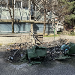 Zgoreli zabojnik za odpadke v Novi Gorici (B.D.)