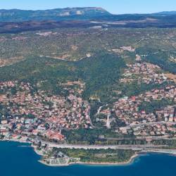 Žičnica naj bi povezovala openski gozd na Selivcu z barkovljanskim parkiriščem Boved, od tod pa mestno nabrežje (ARHIV)