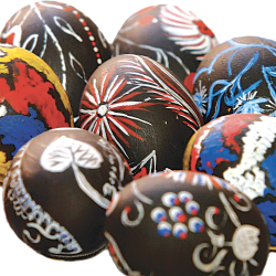 Velikonočna številka Primorskega dnevnika je posebej bogata z vsebinami