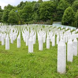 Del Spominskega centra je tudi memorialno pokopališče