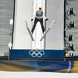 Nika Prevc na srednji skakalnici v Predazzu (HANNIBAL HANSCHKE / ANSA)